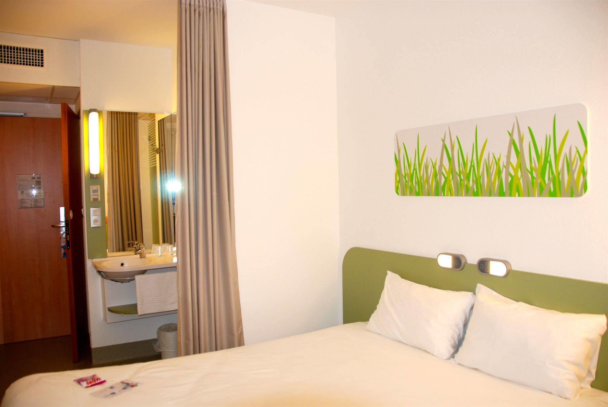 Ibis Budget Roanne Hotel Exterior foto